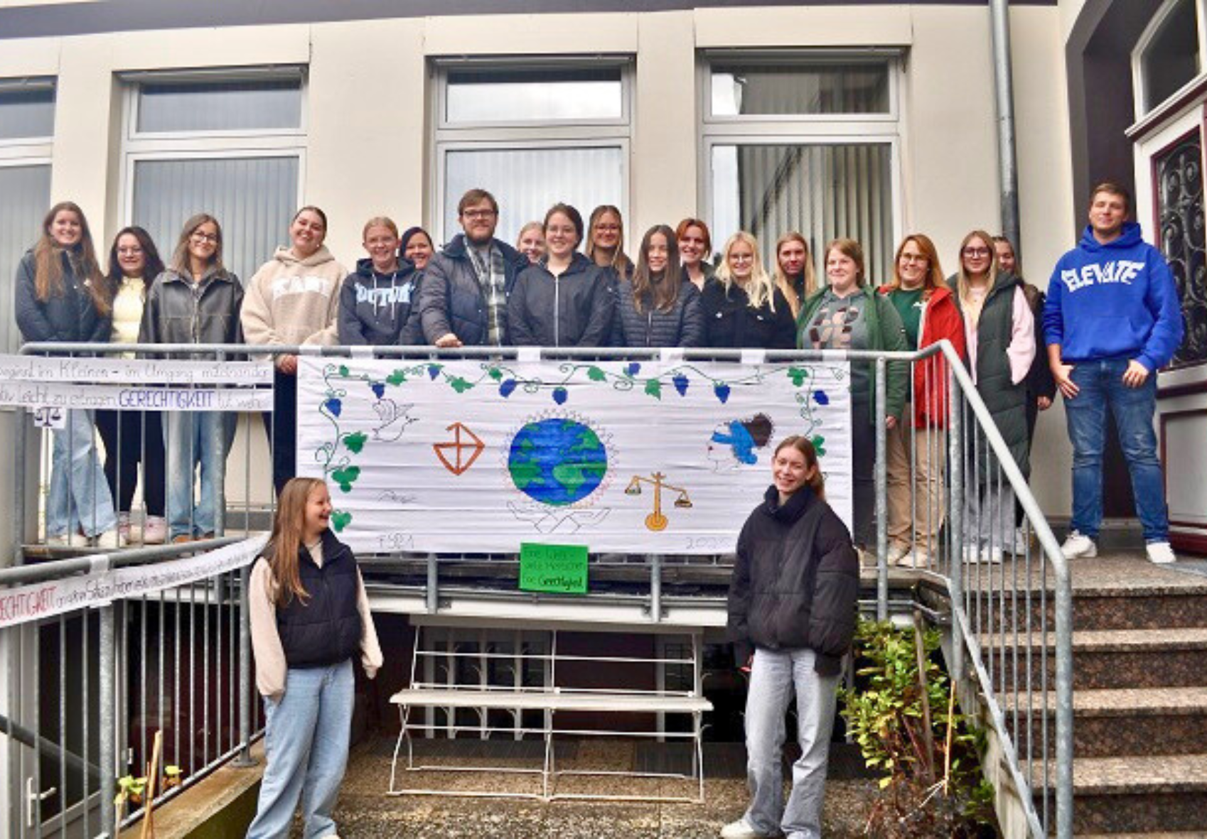 Unter der Leitung von Schwester Dorothea und zwei Kolleginnen beschäftigten sich alle Klassen und das Kollegium mit dem Thema „Gerechtigkeit“.